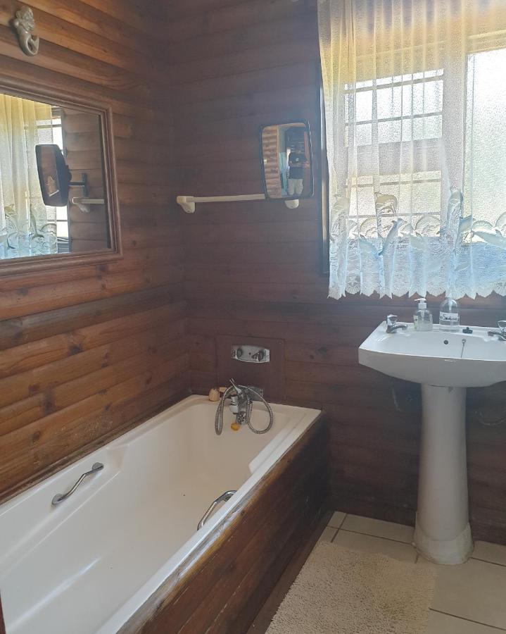 Deep Blue Guest House Amanzimtoti Exterior foto