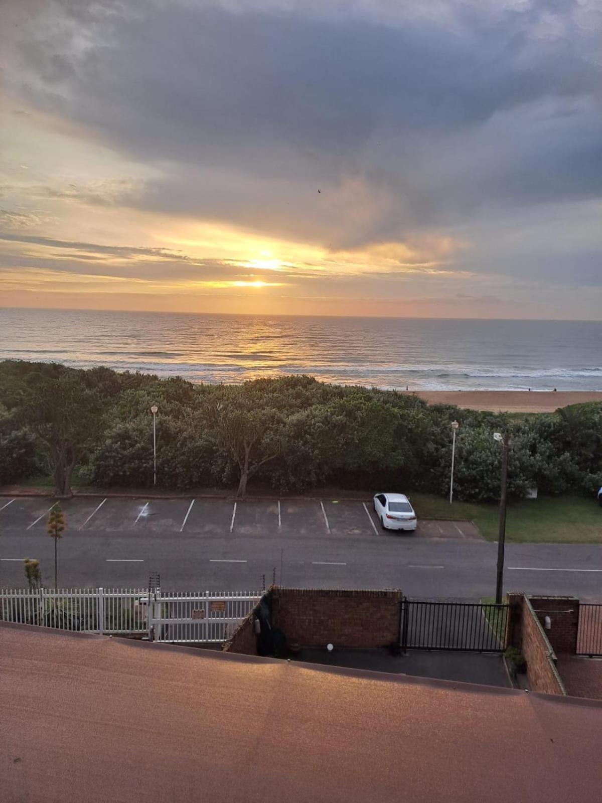 Deep Blue Guest House Amanzimtoti Exterior foto